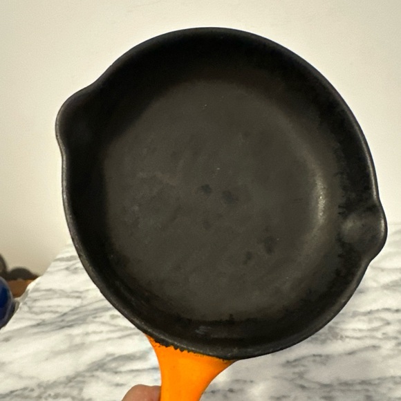 Le Creuset Cast Iron Skillet flame Orange - Picture 11 of 13